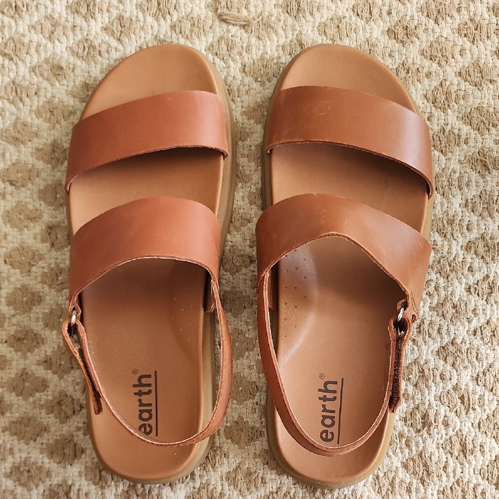 Earth Women's Sandals in Brown
